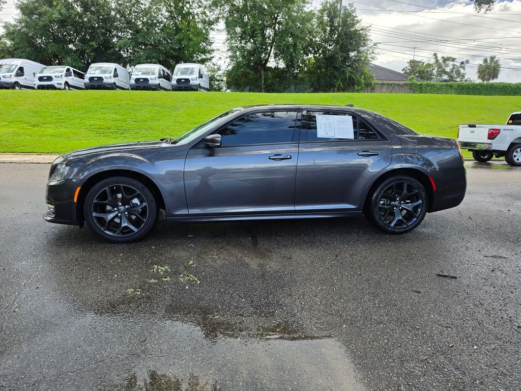 2022 Chrysler 300 — side profile view