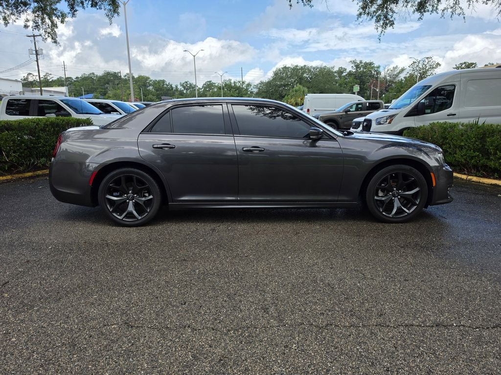 2022 Chrysler 300 — detail view